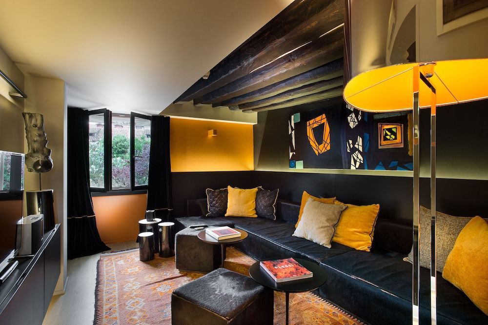 Charming House DD724 1