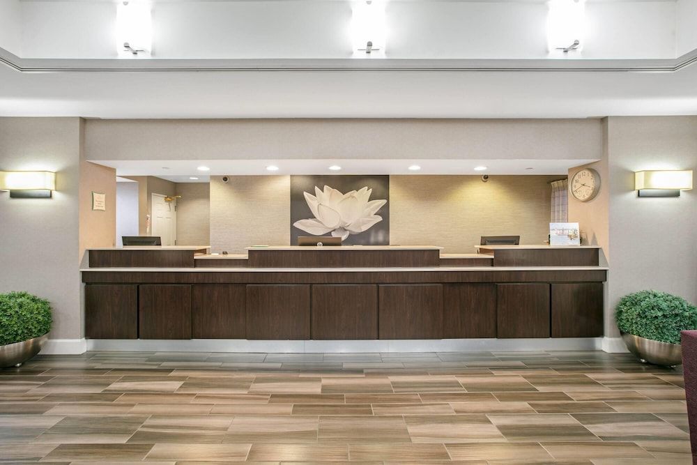 La Quinta by Wyndham DFW Airport South / Irving 1