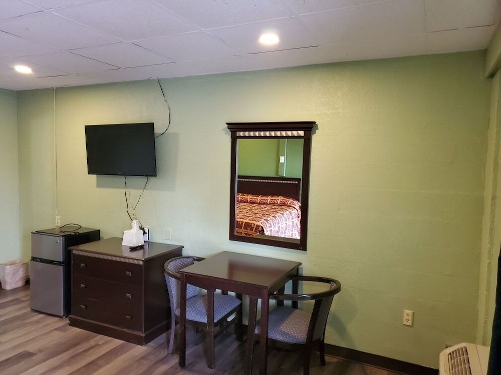 Trailway Motel 1