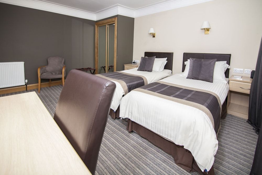 Burnett Arms Hotel 2