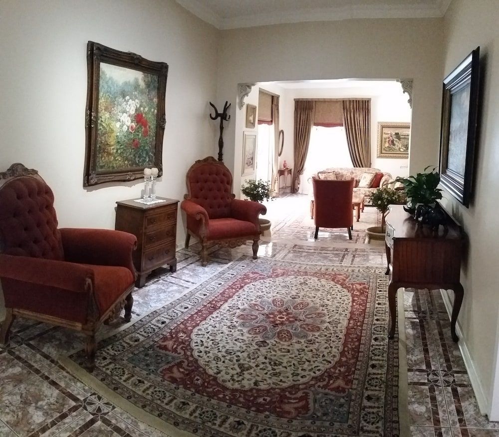 Royal Ridge Guesthouse 2
