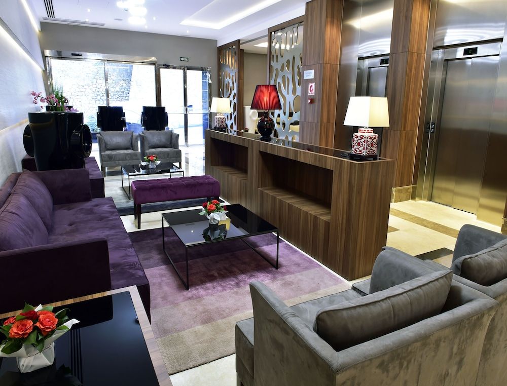 Lamaraz Hotels 2