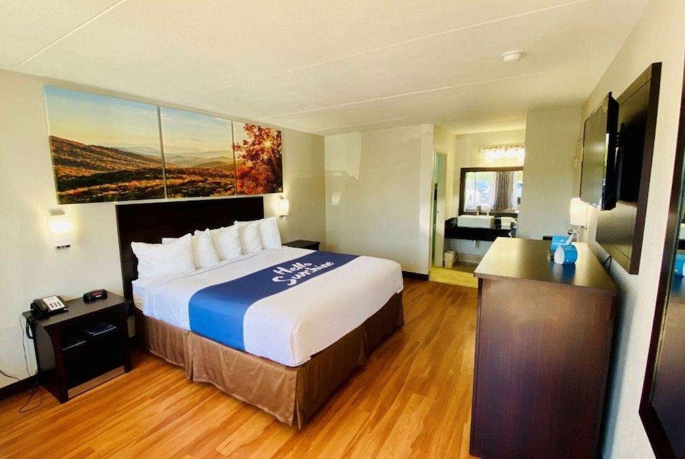 Days Inn by Wyndham Maysville Kentucky 1