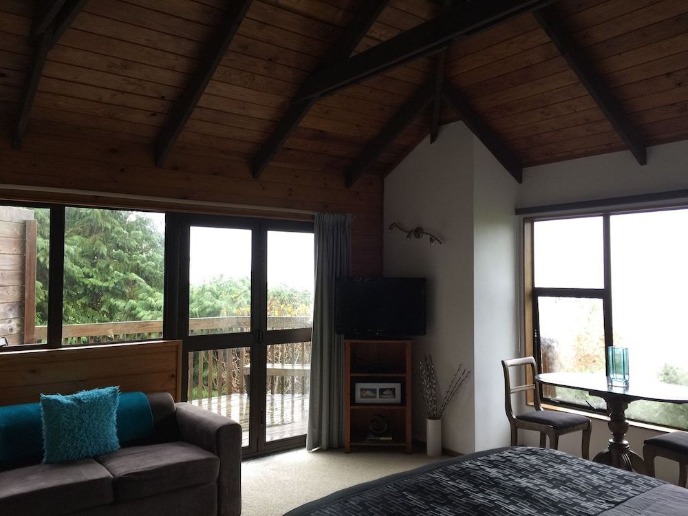 Grafton Cottage & Chalets 2