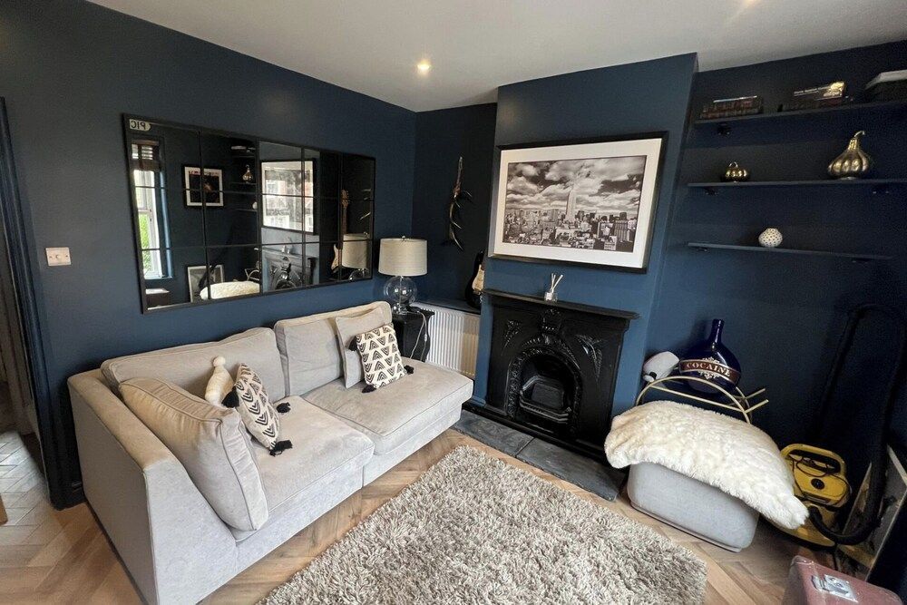 3 Bed Home - Sleeps 6, Garden, Pets and Very Central 1