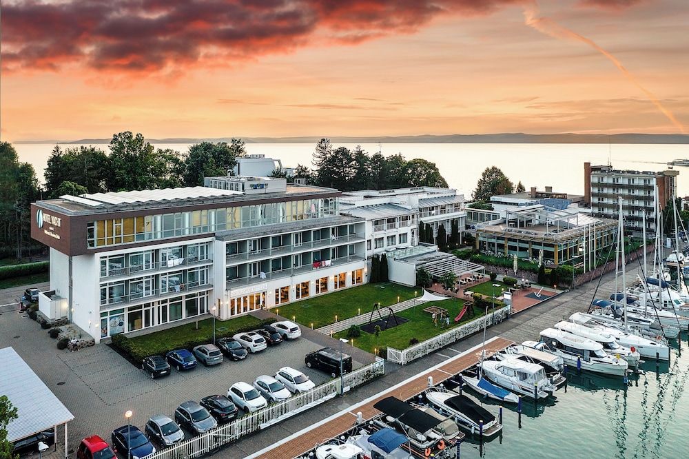 Hotel Yacht Wellness & Business 1