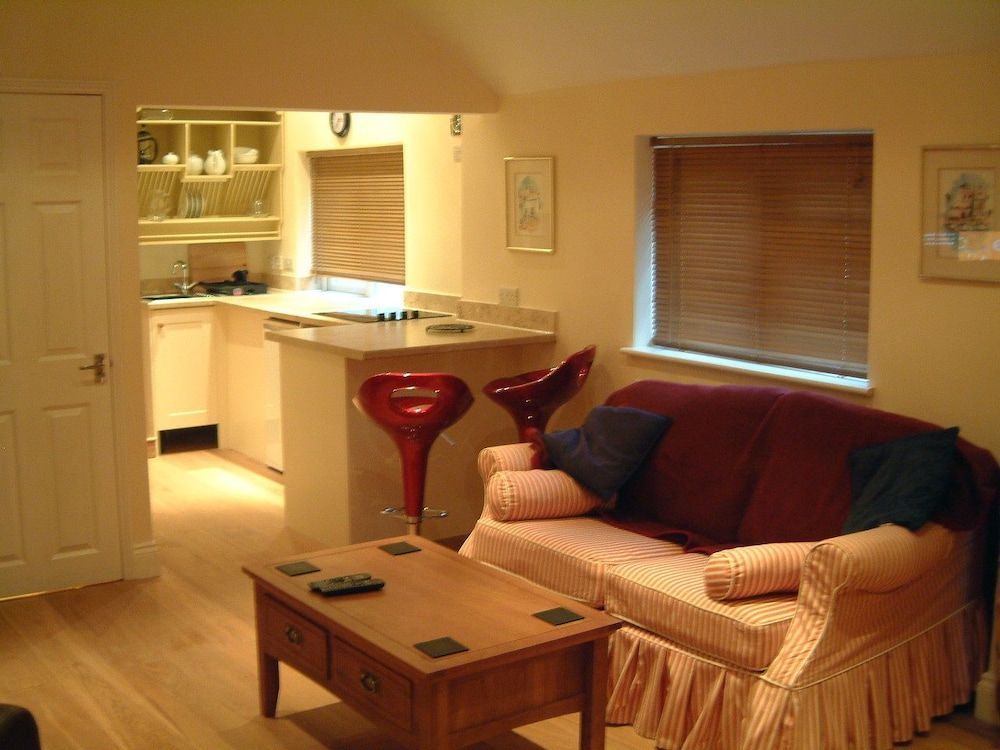 Tibbiwell Lodge 2