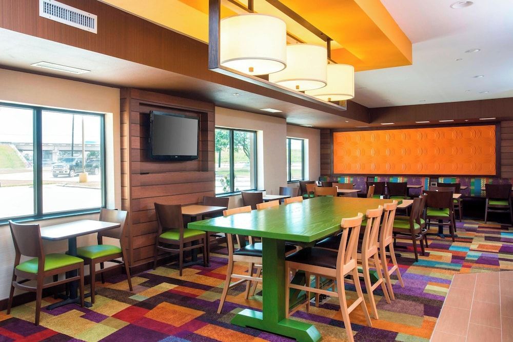 Fairfield Inn & Suites Victoria 1