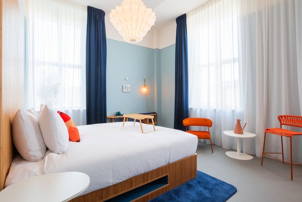 Vie Via - Your Hotel 1