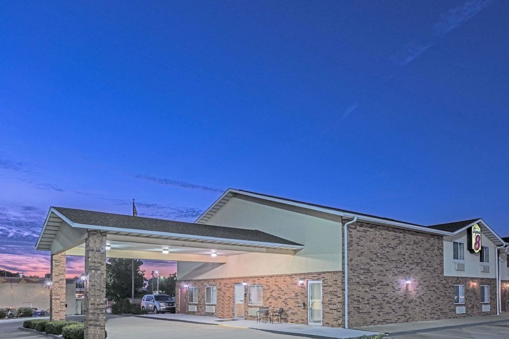 Super 8 by Wyndham Potosi 1