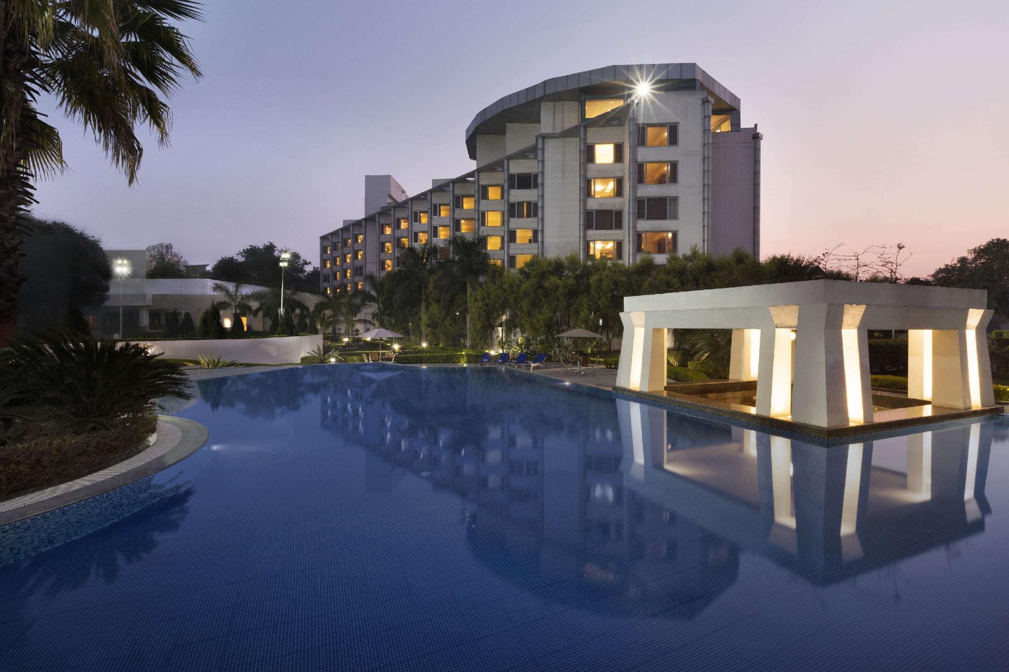 Ramada Plaza By Wyndham Jhv Varanasi 2