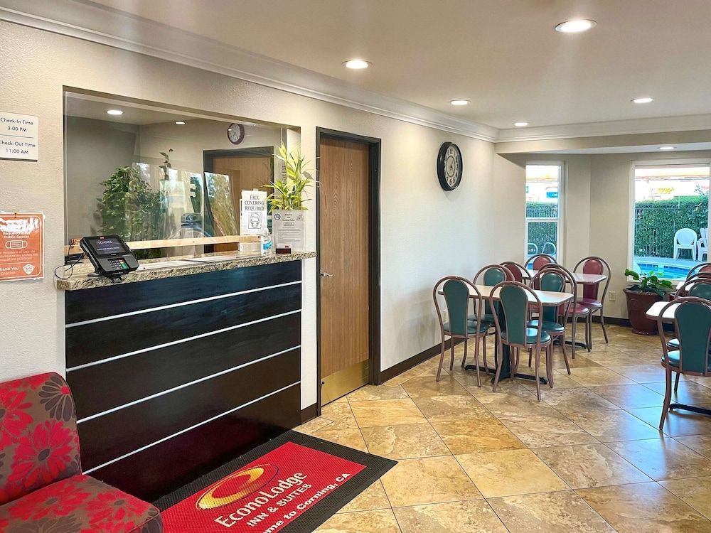 Econo Lodge Inn & Suites Corning Travel Center 2