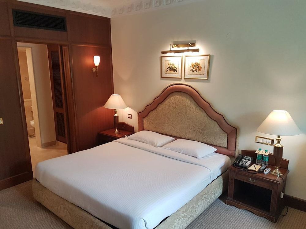 The Palms Town & Country Club - Resort 2