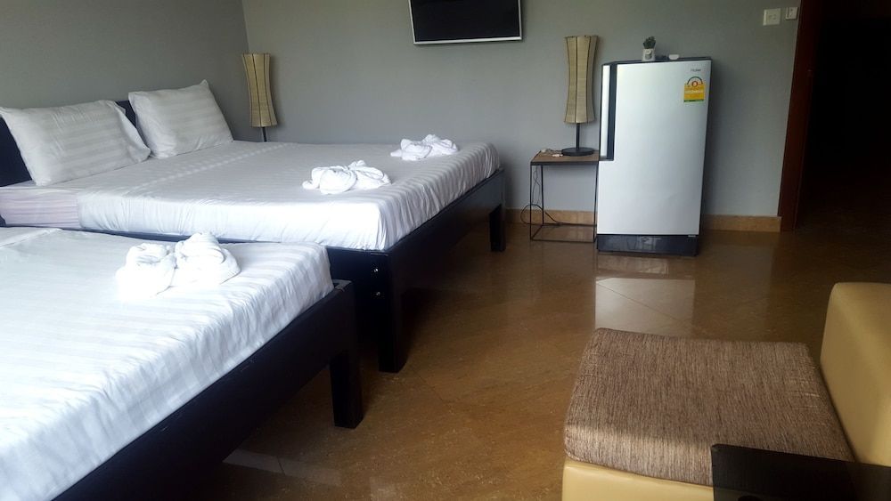 White Lotus Resort 2