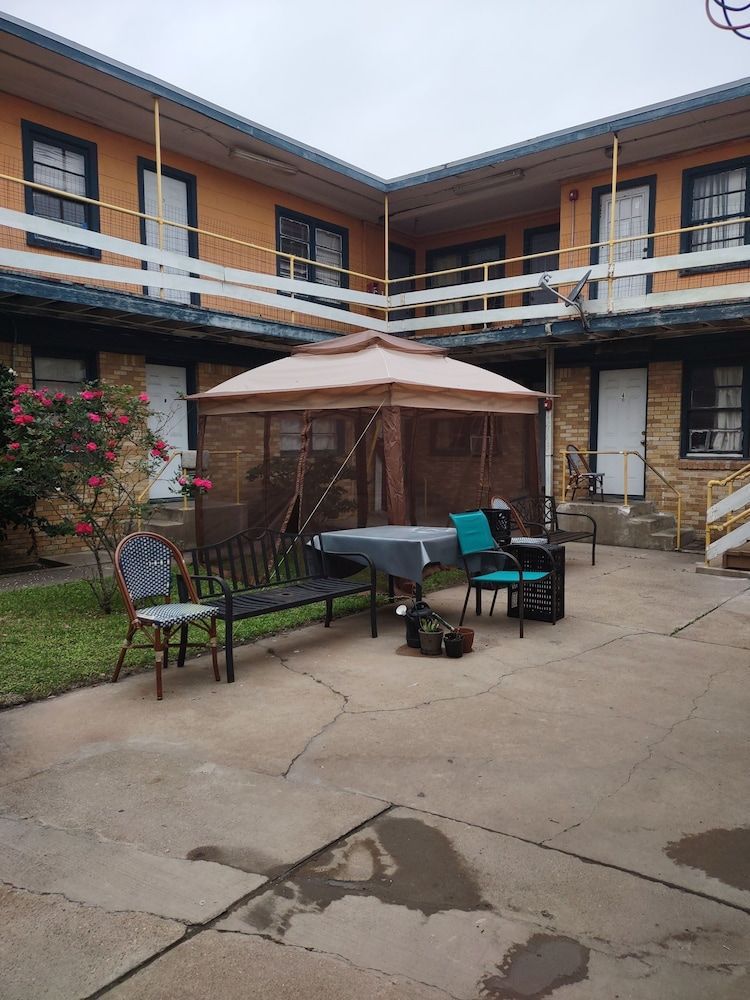 Rosenberg Motel 1
