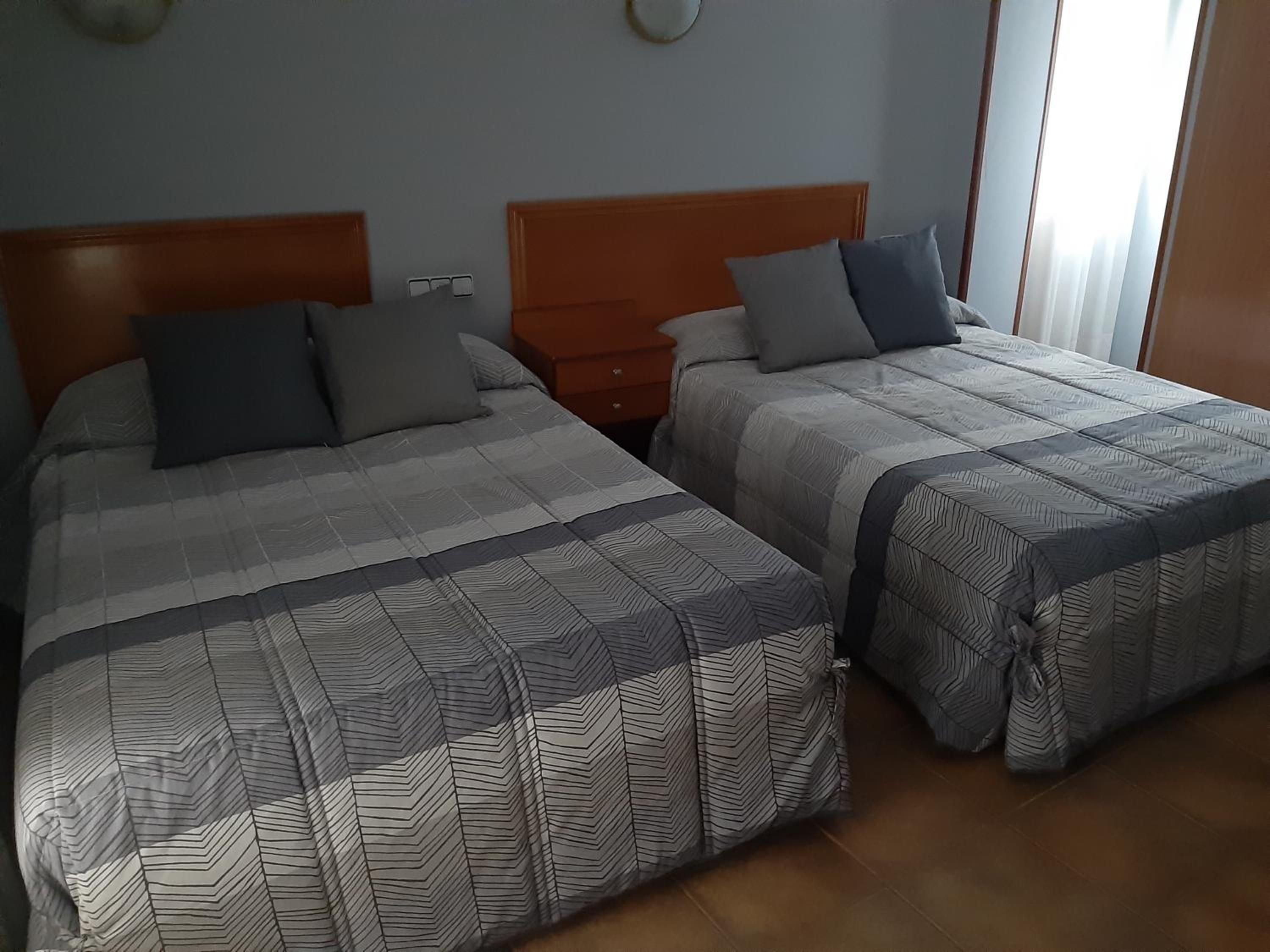 Hotel Los Leones, el más cercano a Warner 2
