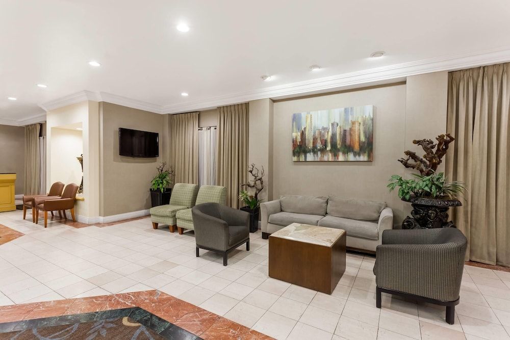 Howard Johnson by Wyndham Fullerton/Anaheim Conference Cntr 2