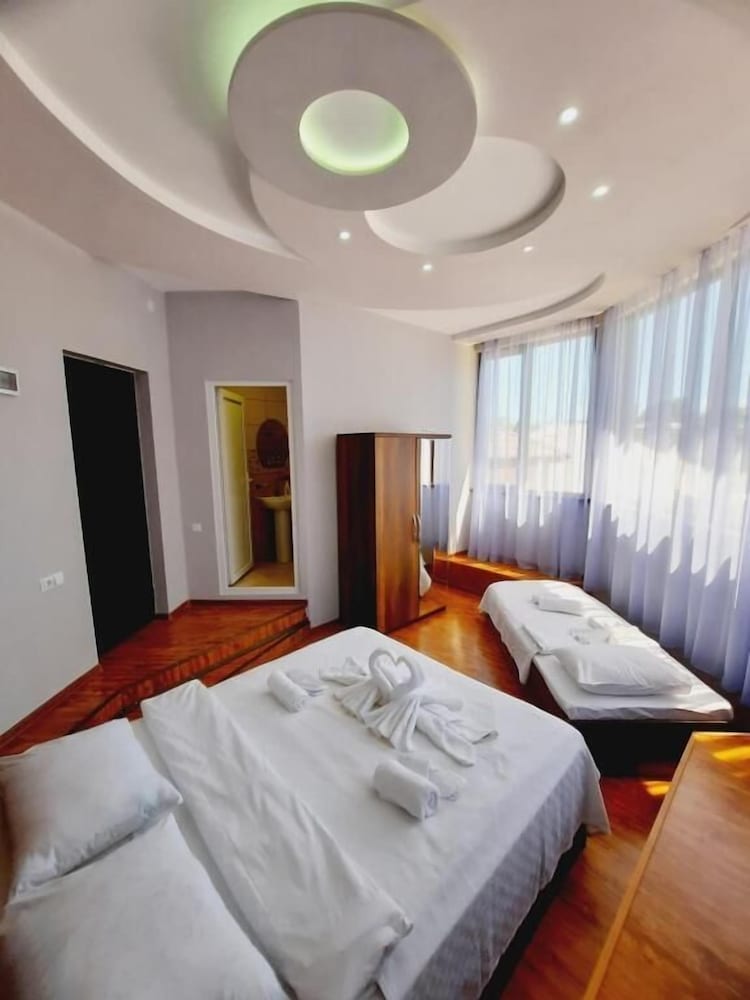 Inaisi Hotel 2