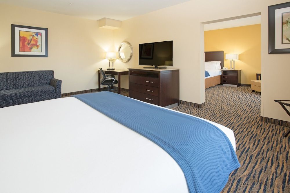 Holiday Inn Express & Suites DENVER NORTH - THORNTON by IHG 1