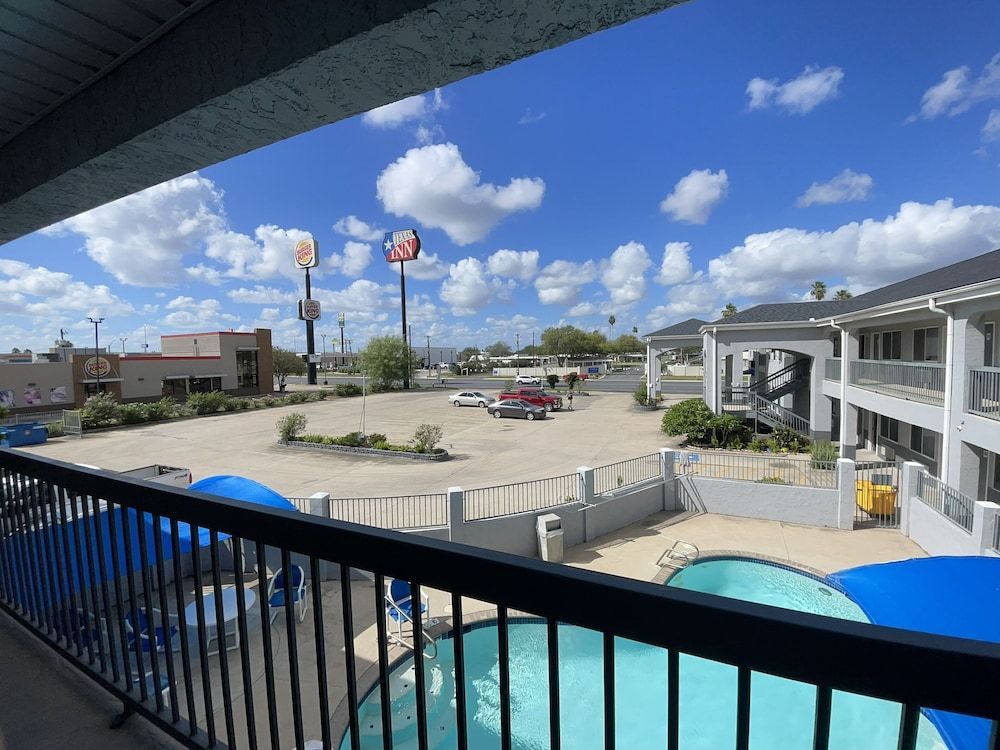 Texas Inn La Feria 1