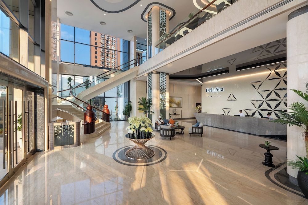 DeLaSea Ha Long Hotel - Modern Bayview Escape 2