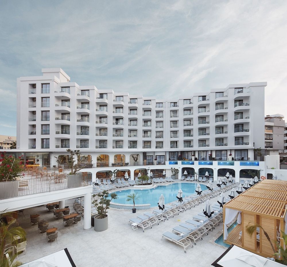 Lalila Blue Suites 1