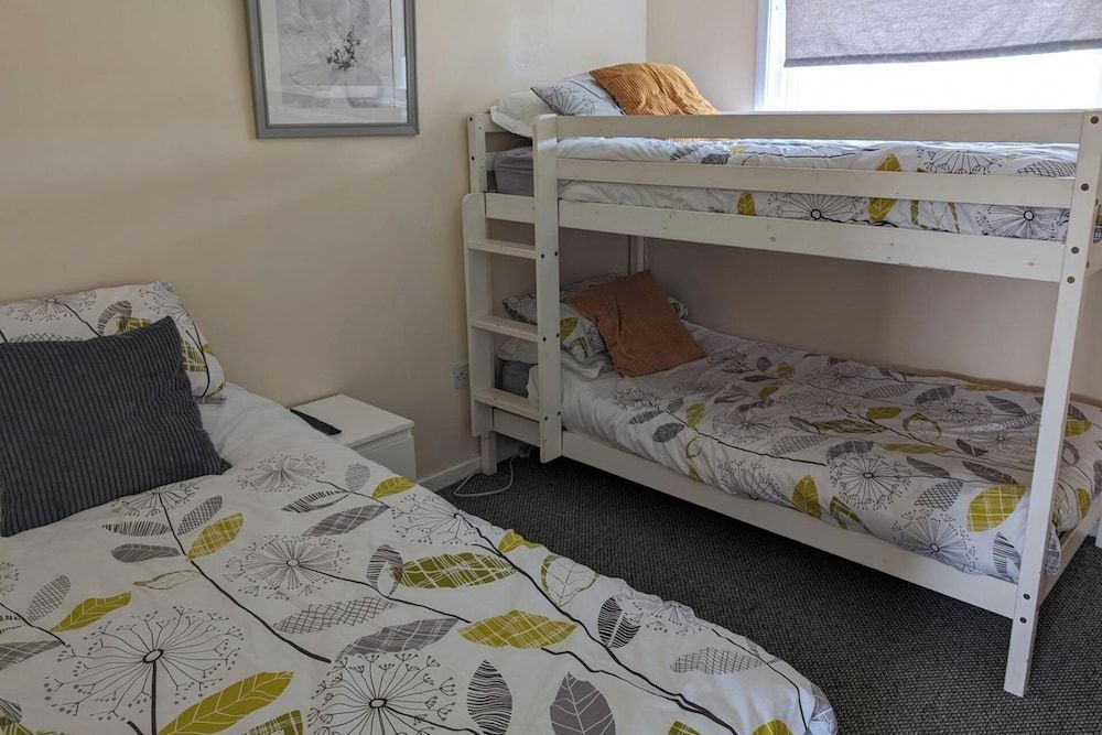 2 Bed Chalet - Sleeps 5 - Free Parking - Tv 2