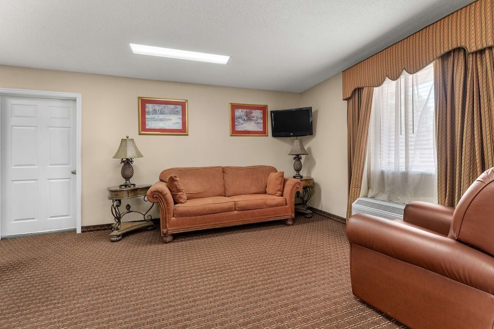 Americas Best Value Inn Montezuma 2