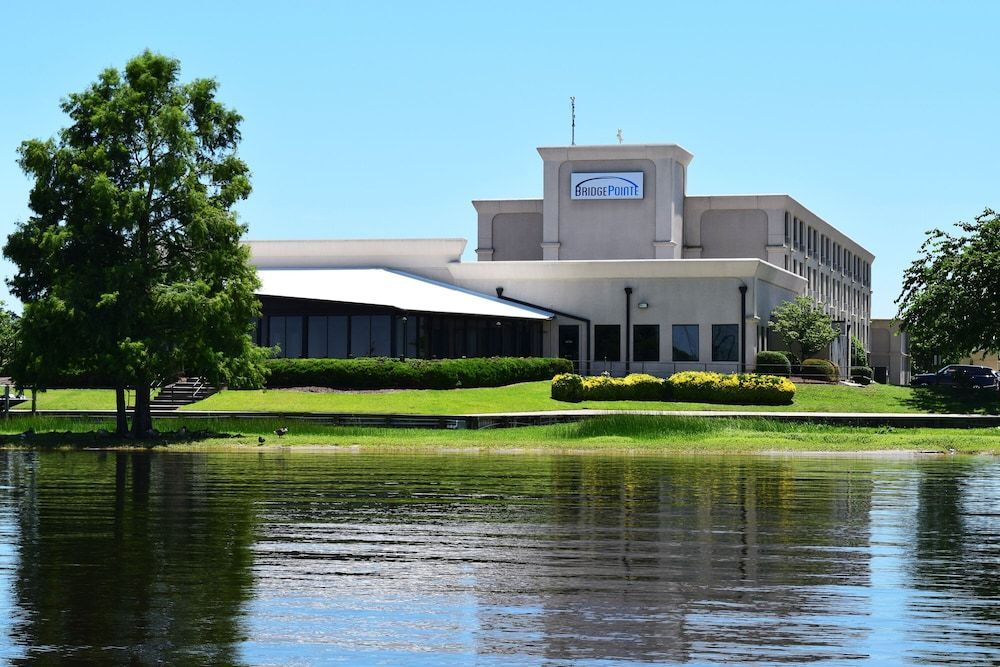 BridgePointe Hotel & Marina 1