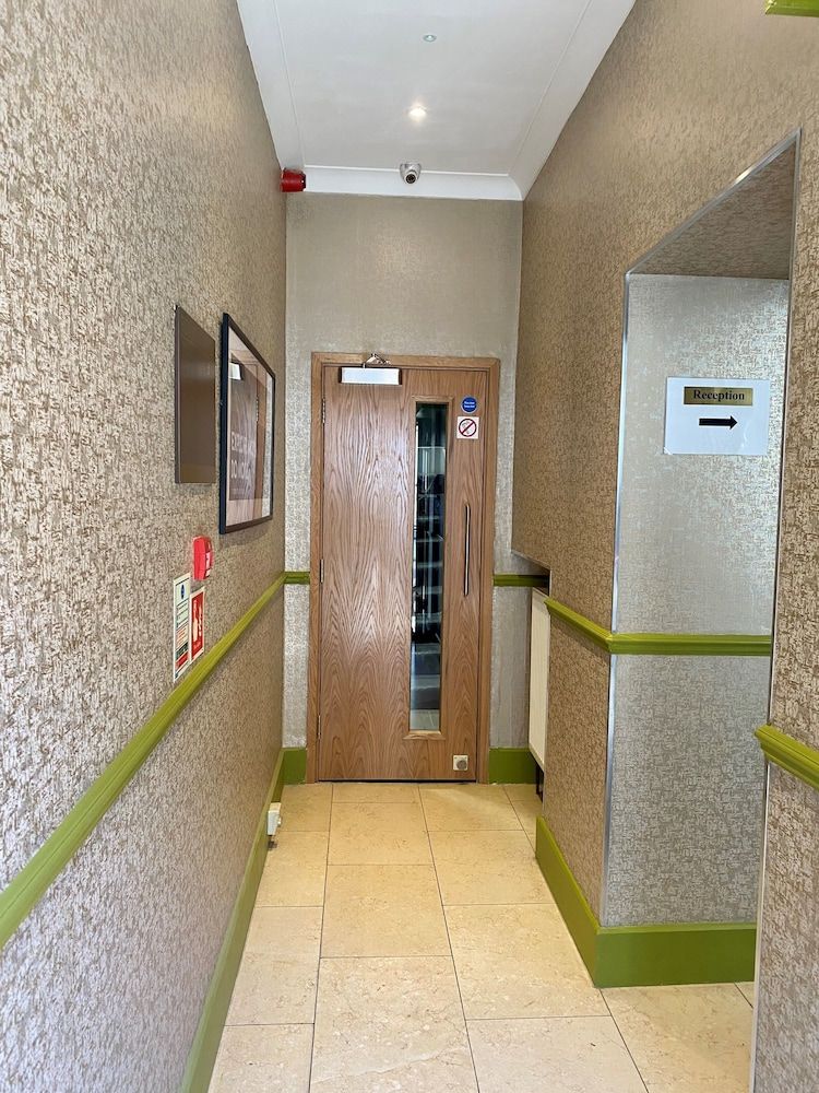 Central Hotel 2