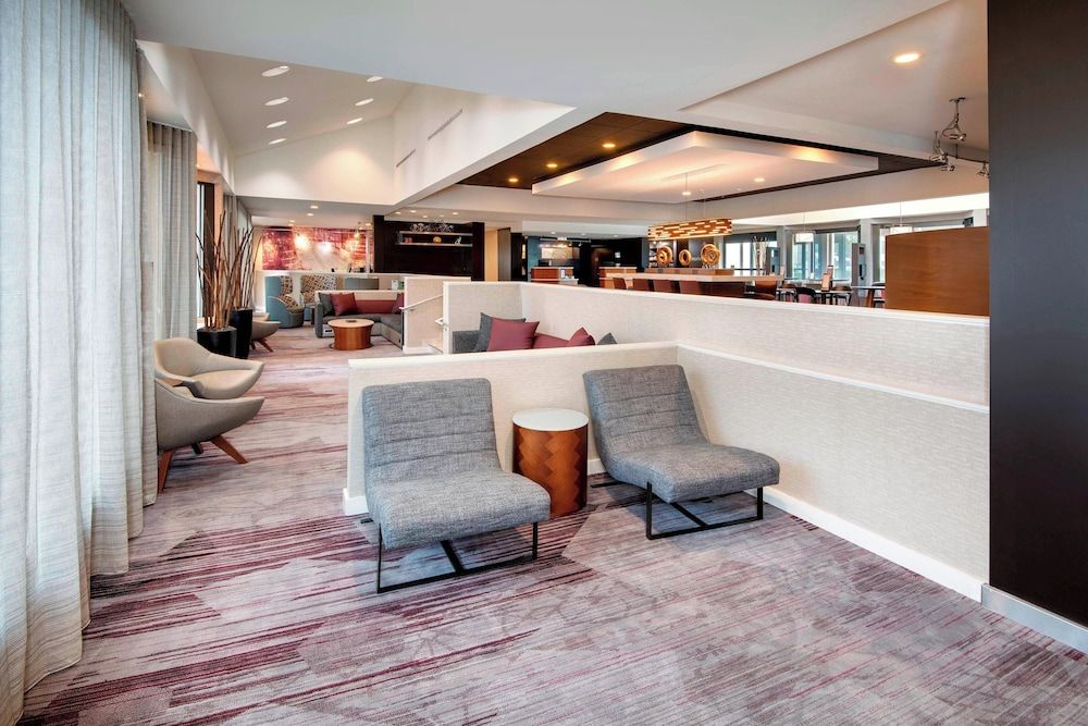 Courtyard by Marriott Savannah Midtown 2