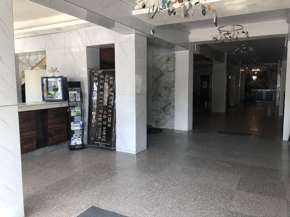 Land Hotel 2