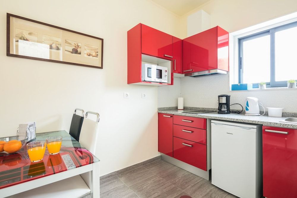Apartamento A Francos Artist Painting 1 1