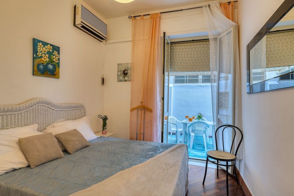 IzzHome Delightful 1