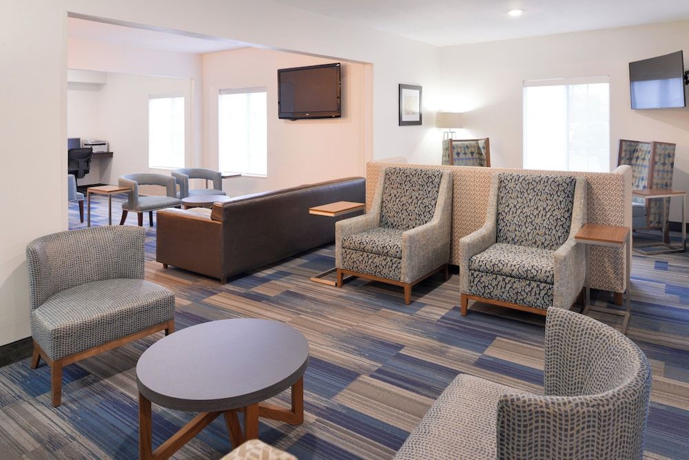Holiday Inn Express & Suites SIOUX FALLS AT EMPIRE MALL by IHG 1