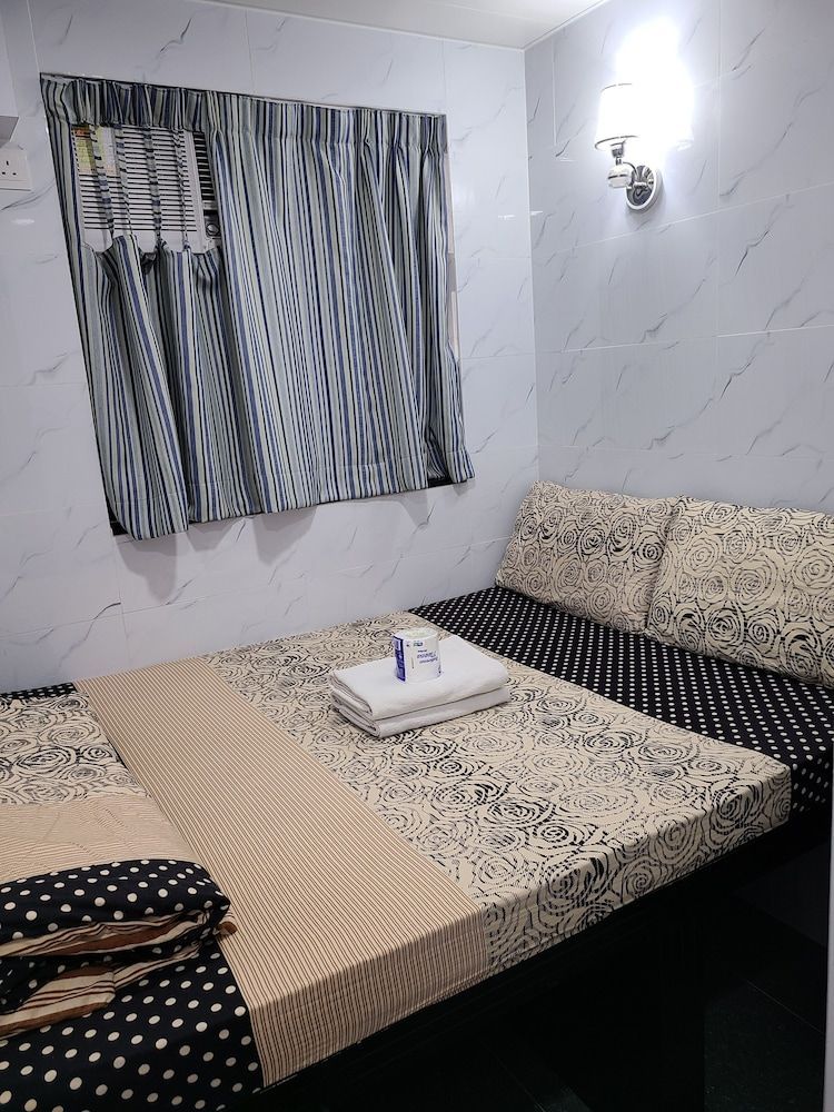 City HK Guest House 24 HOUR RECEPTION Block D & E 10TH FLOOR 1