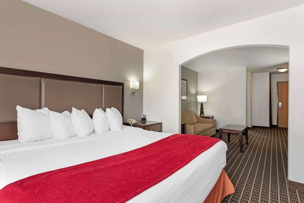 Best Western Plus Eagleridge Inn & Suites 1