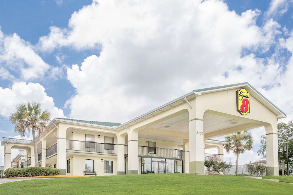 Super 8 by Wyndham Mobile 1