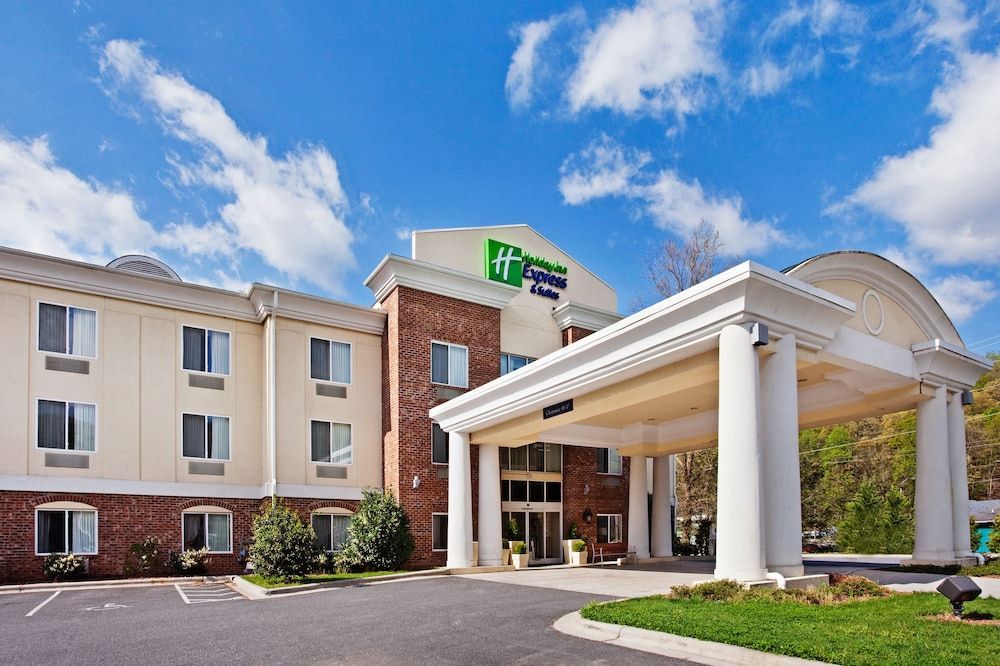 Holiday Inn Express & Suites CHEROKEE/CASINO by IHG 1