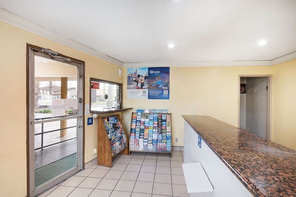 Americas Best Value Inn & Suites Anaheim 2