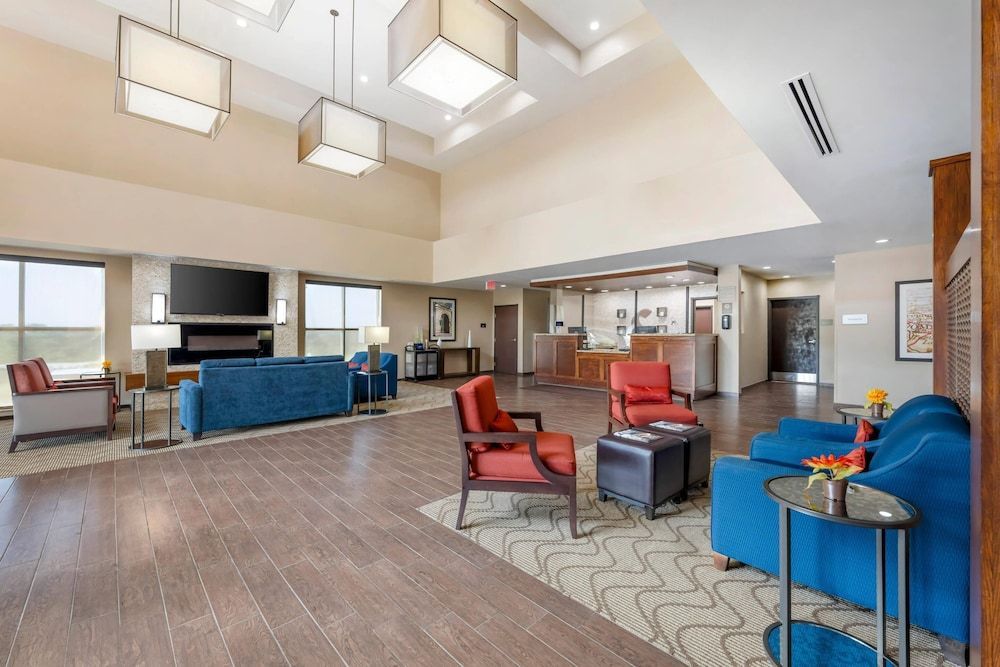 Comfort Suites West Omaha 2