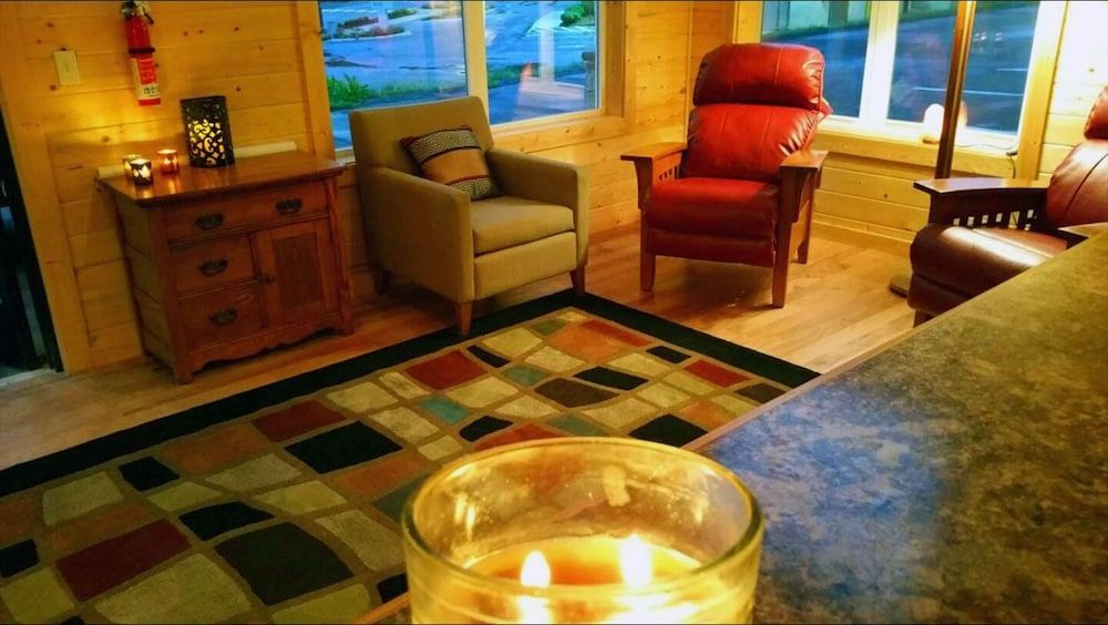 Rolling Hills Lodge 2