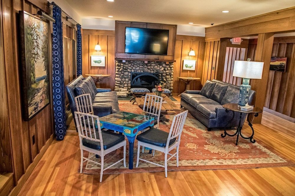 The Leland Lodge 2