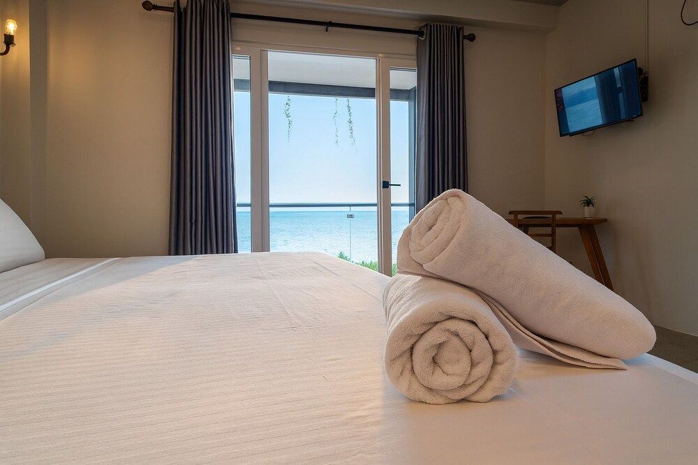 Goalie Beachfront Resort 2