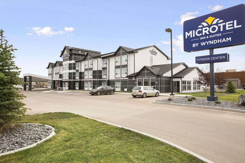 Microtel Inn & Suites by Wyndham Blackfalds 1