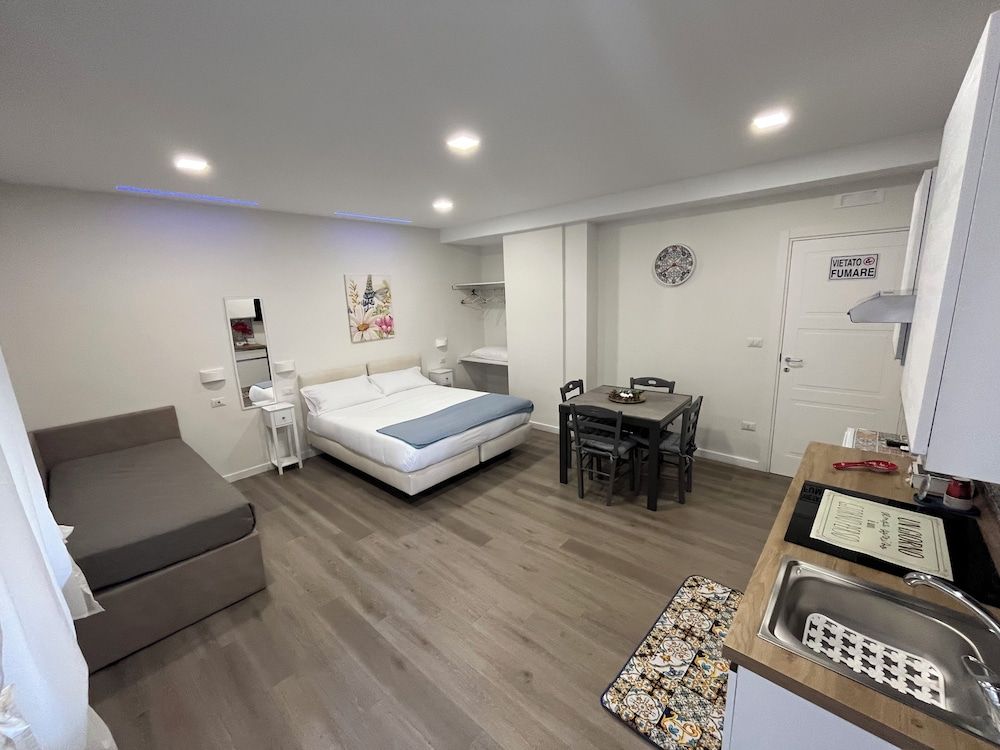 F Rooms Napoli Via Sementini 2