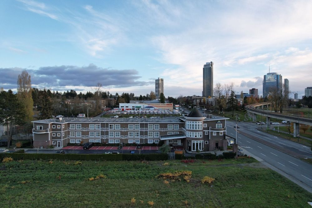 Days Inn by Wyndham Surrey 1