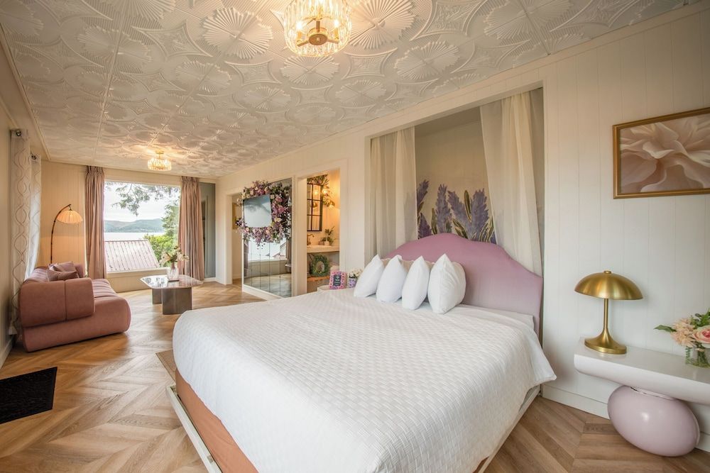 The Florentine Waterfront Hotel 2