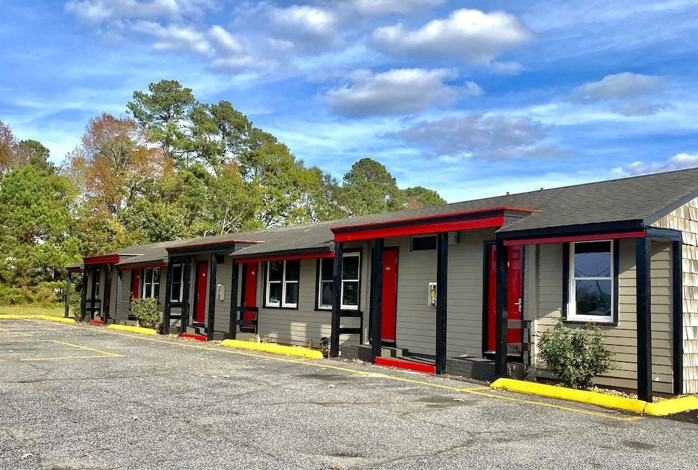 Whistling Pines - Daily & Extended Stay, Elizabeth City 1