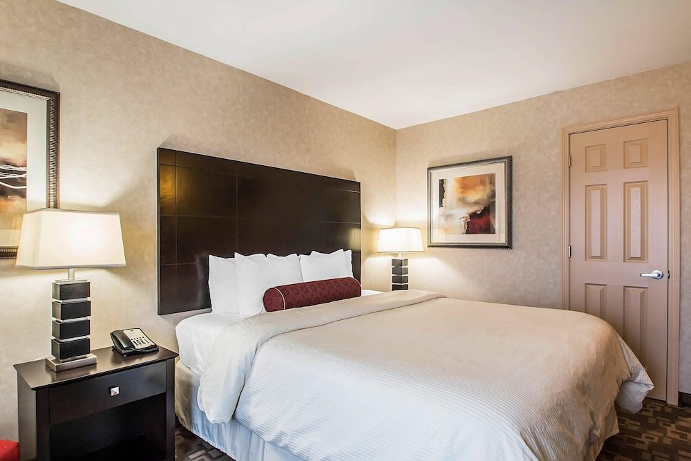 Clarion Inn Elmhurst - Oak Brook near I-88, I-290, I-294 1